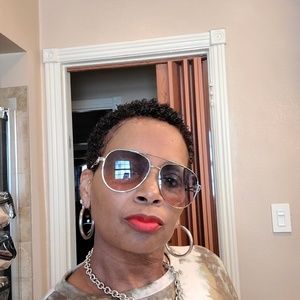 Meet your Posher, Caren